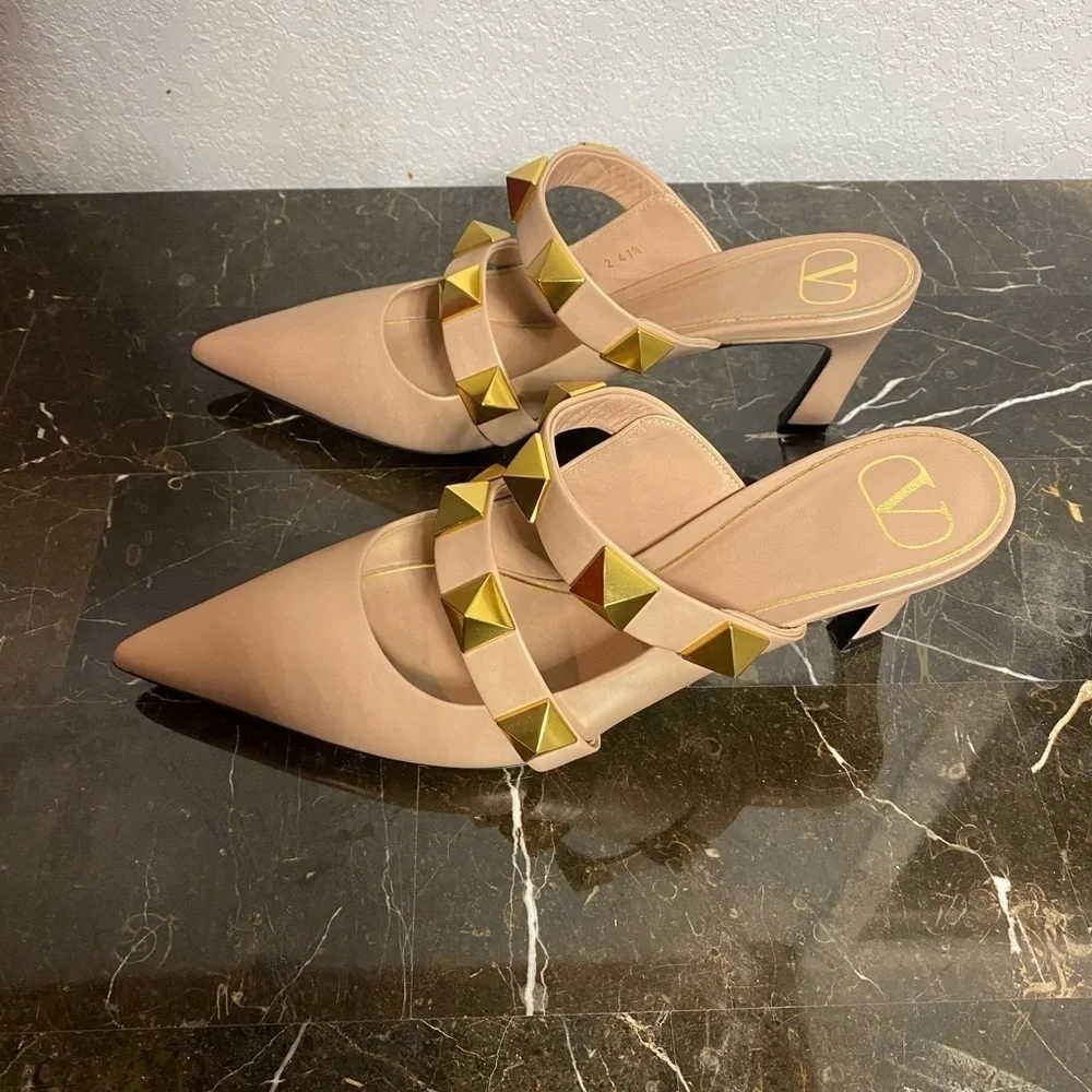 Valentino Garavani Leather Oversized Rockstud Mules 65 nude/blush color - Picture 14 of 15